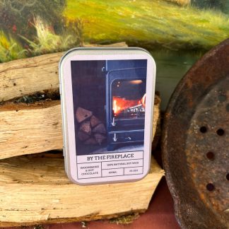 BY THE FIREPLACE · Vela de Soja Natural