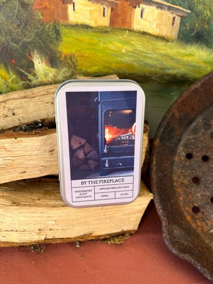 BY THE FIREPLACE · Vela de Soja Natural