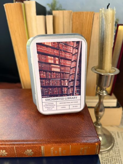 ENCHANTED LIBRARY · Vela de Soja Natural
