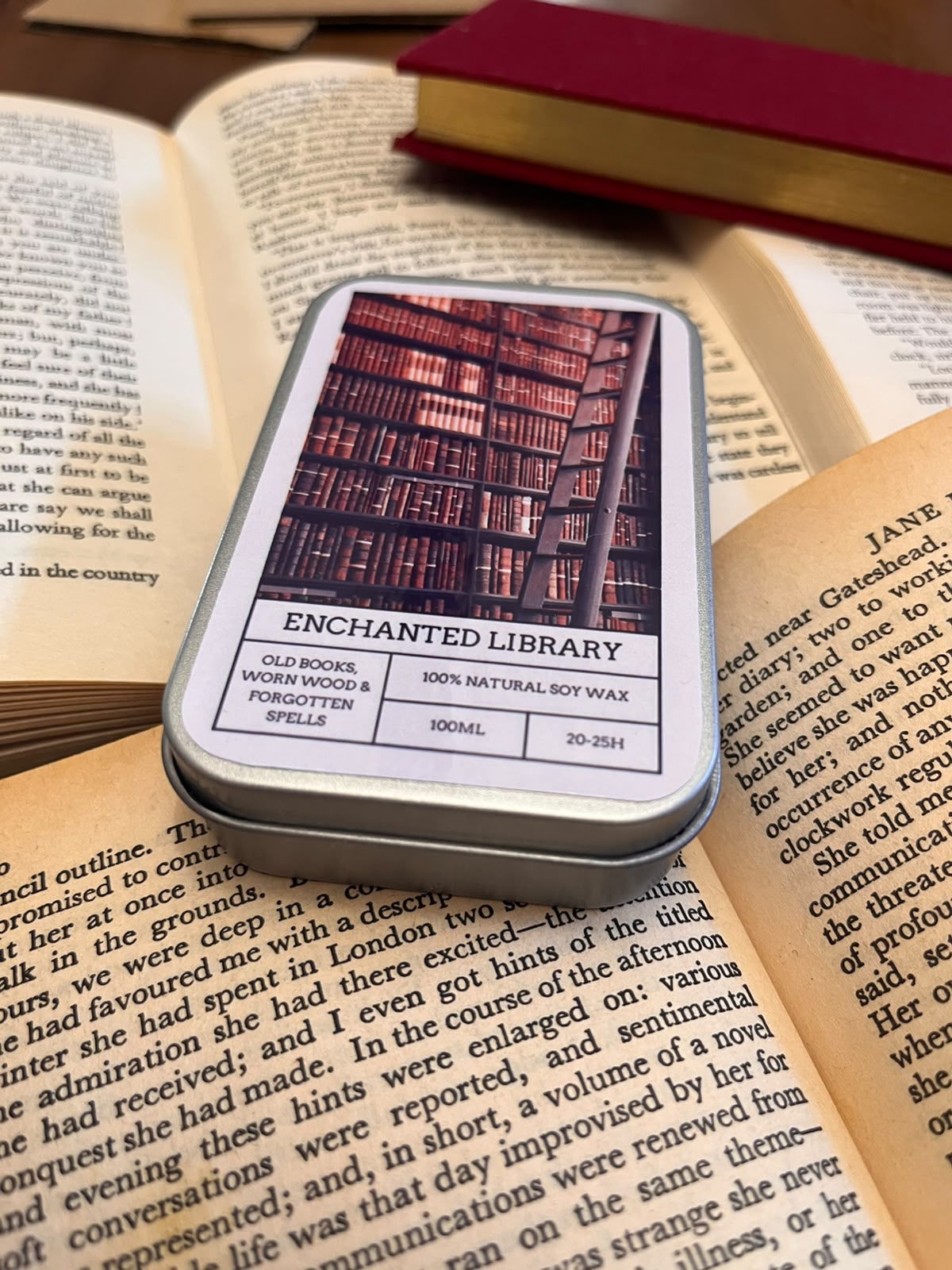 ENCHANTED LIBRARY · Vela de Soja Natural - Imagen 4