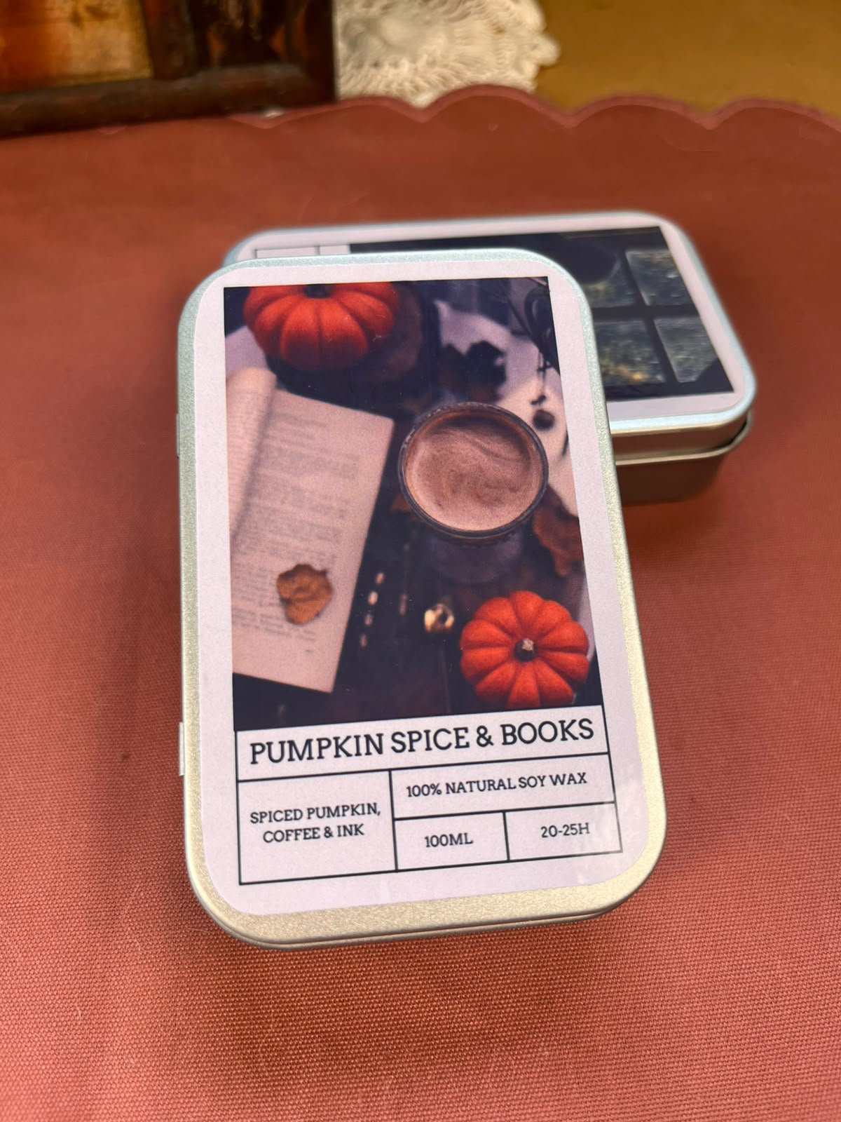 PUMPKIN SPICE & BOOKS · Vela de Soja Natural - Imagen 2