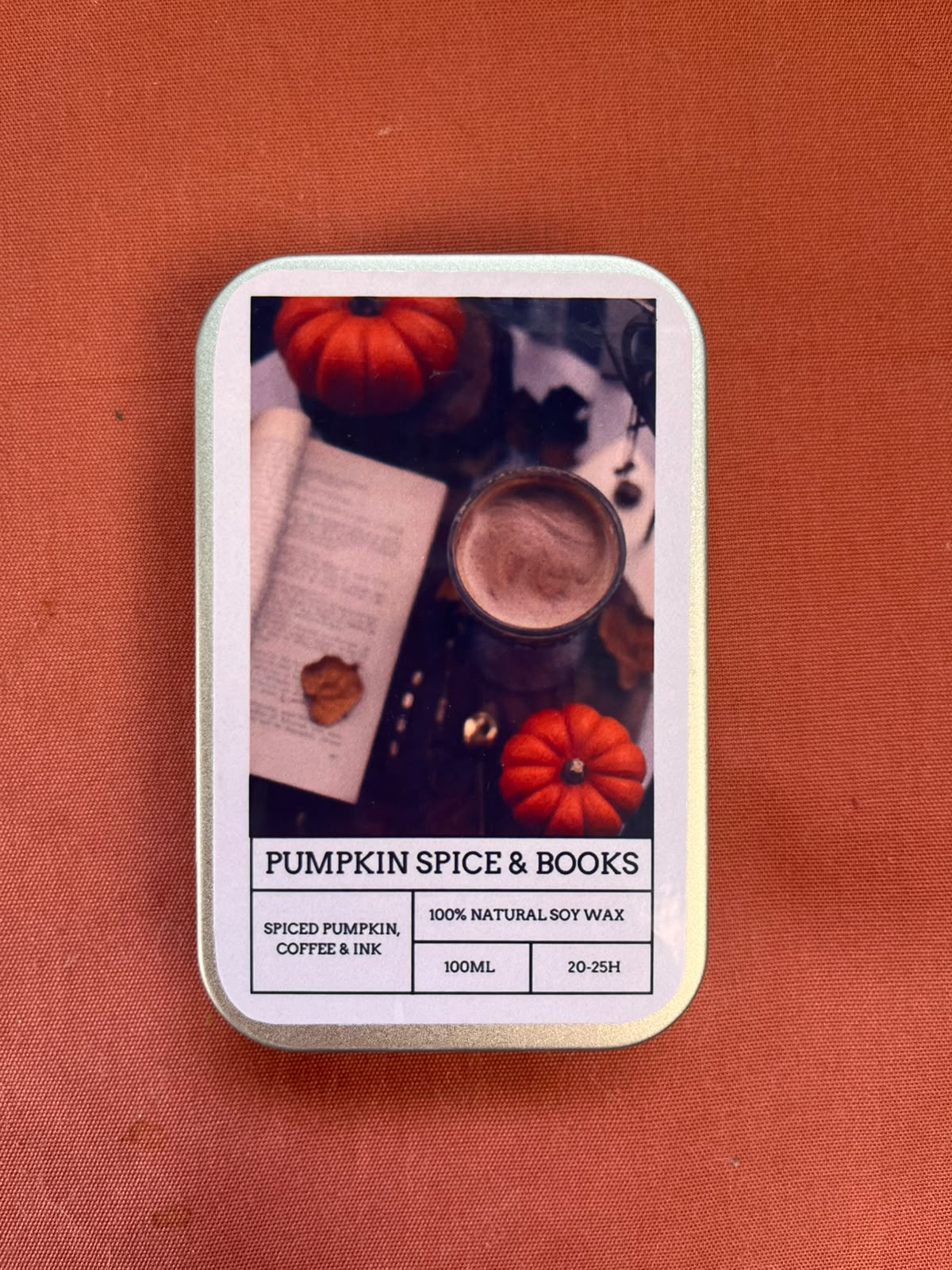 PUMPKIN SPICE & BOOKS · Vela de Soja Natural